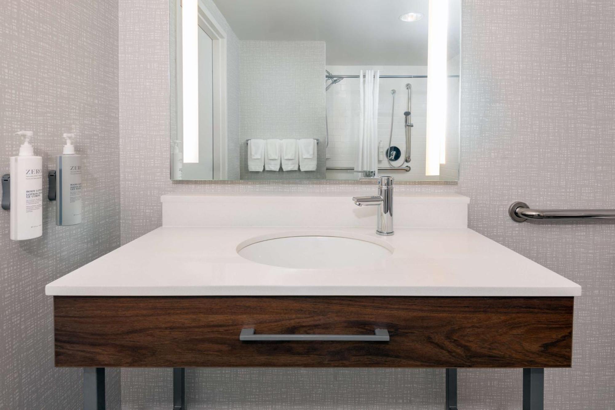 Hampton Inn & Suites Cleveland-Beachwood Dış mekan fotoğraf